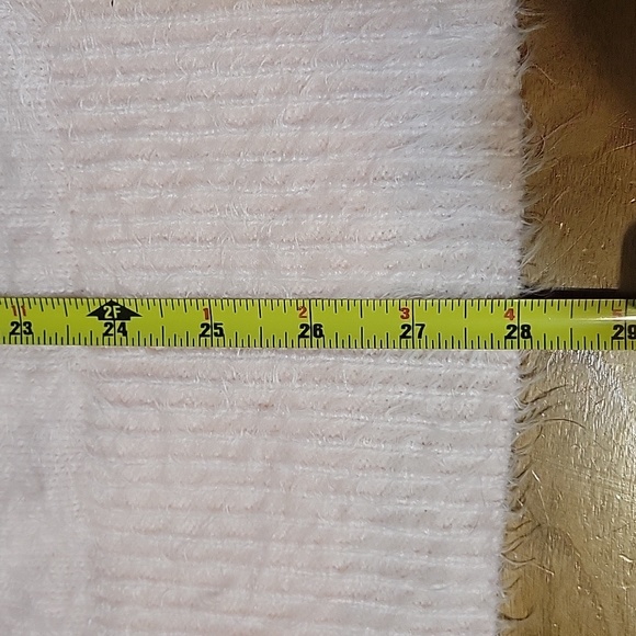 NWOT Venus L baby pink 3/4 sleeve v-neck fuzzy sweater - Picture 7 of 8